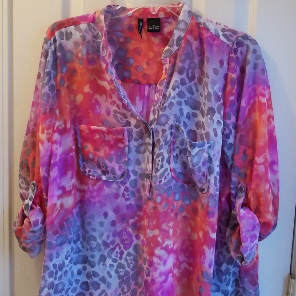 NWOT NEW DIRECTIONS COLORFUL ROLLUP SLEEVE  BLOUSE